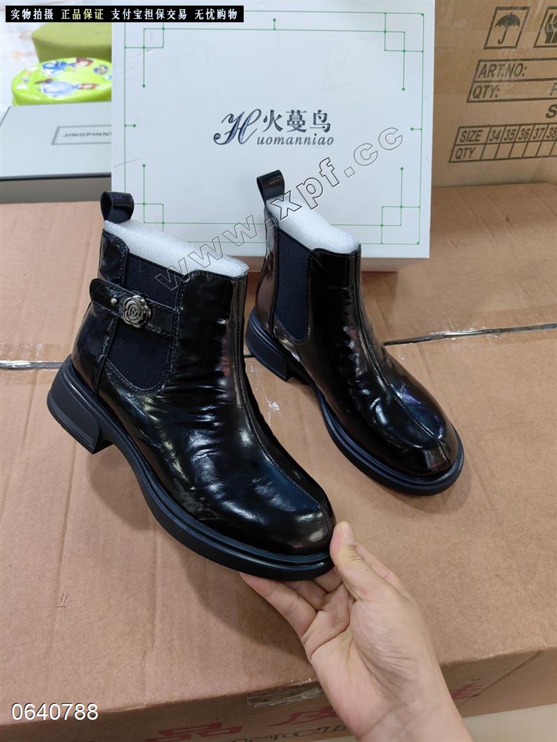 新款短靴   火蔓鸟627   手抓漆羊皮，内里400克棉