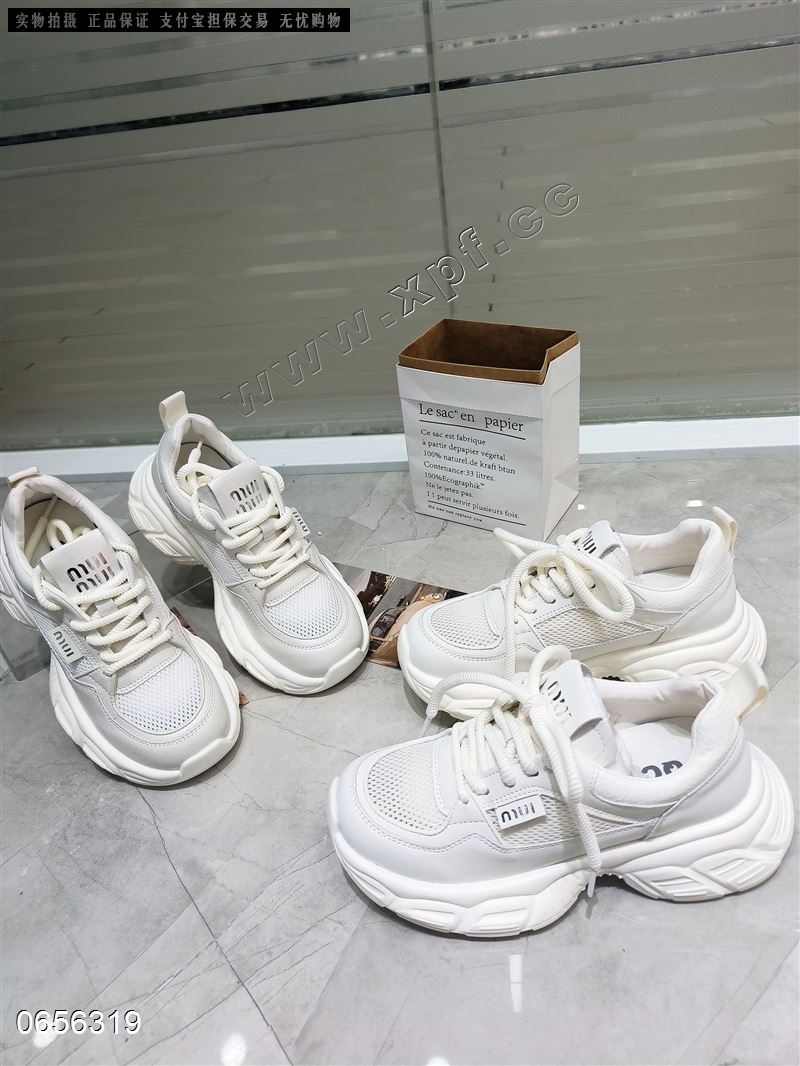 透气网面老爹鞋