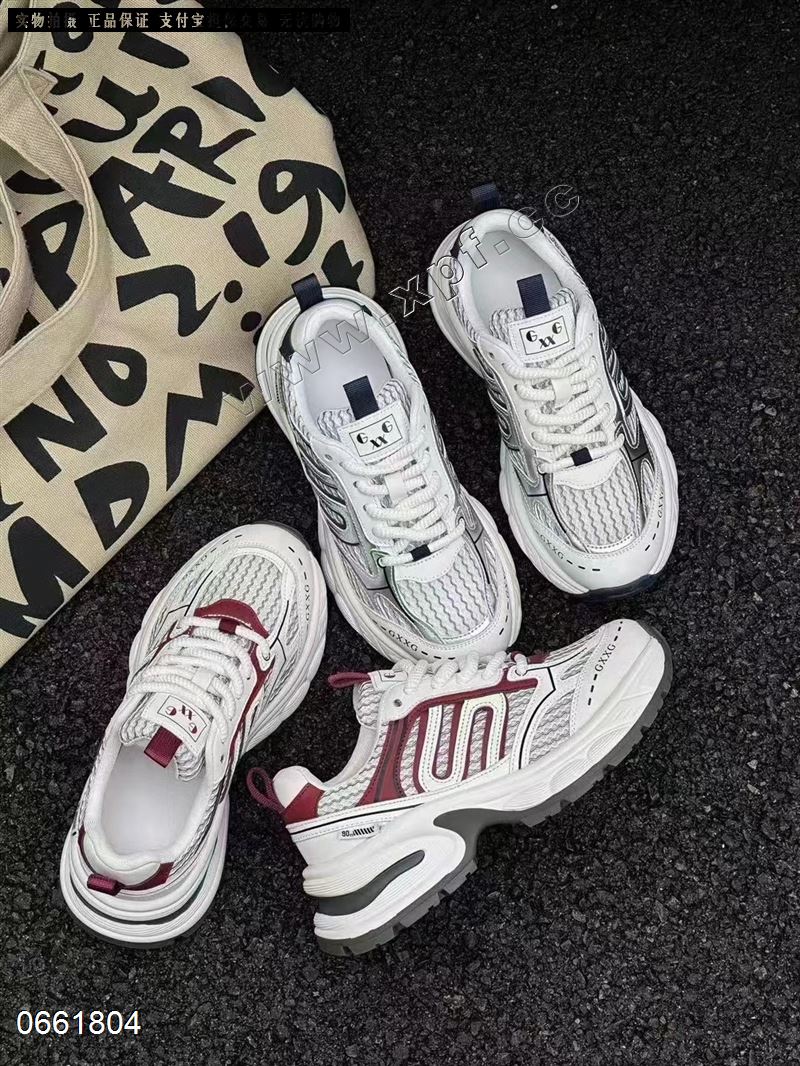 透气网面老爹鞋