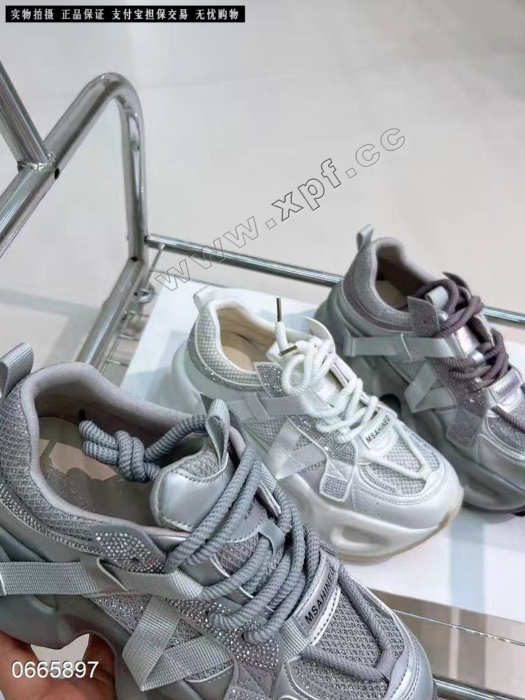 朵朵媚丽