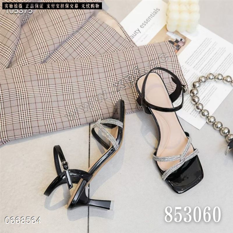 左右焦点853060  米色566789，黑色56789