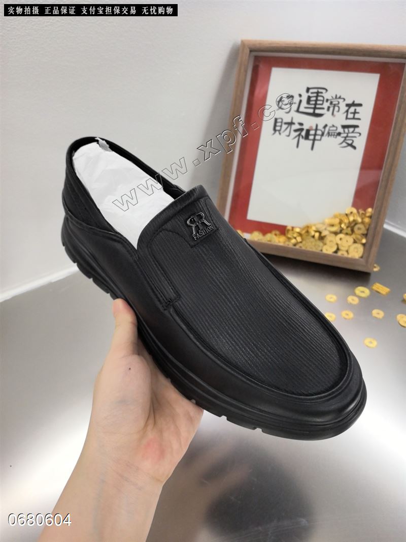 杰豪1853930  大皮+原包装 尺码:黑色990124