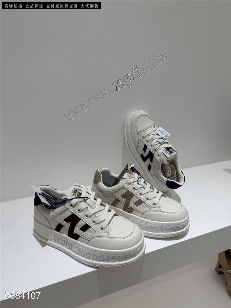小熊休闲鞋LB88056
