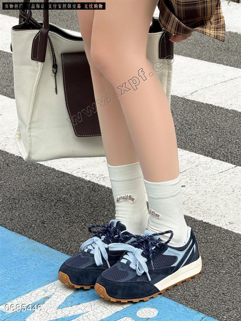 她她左右