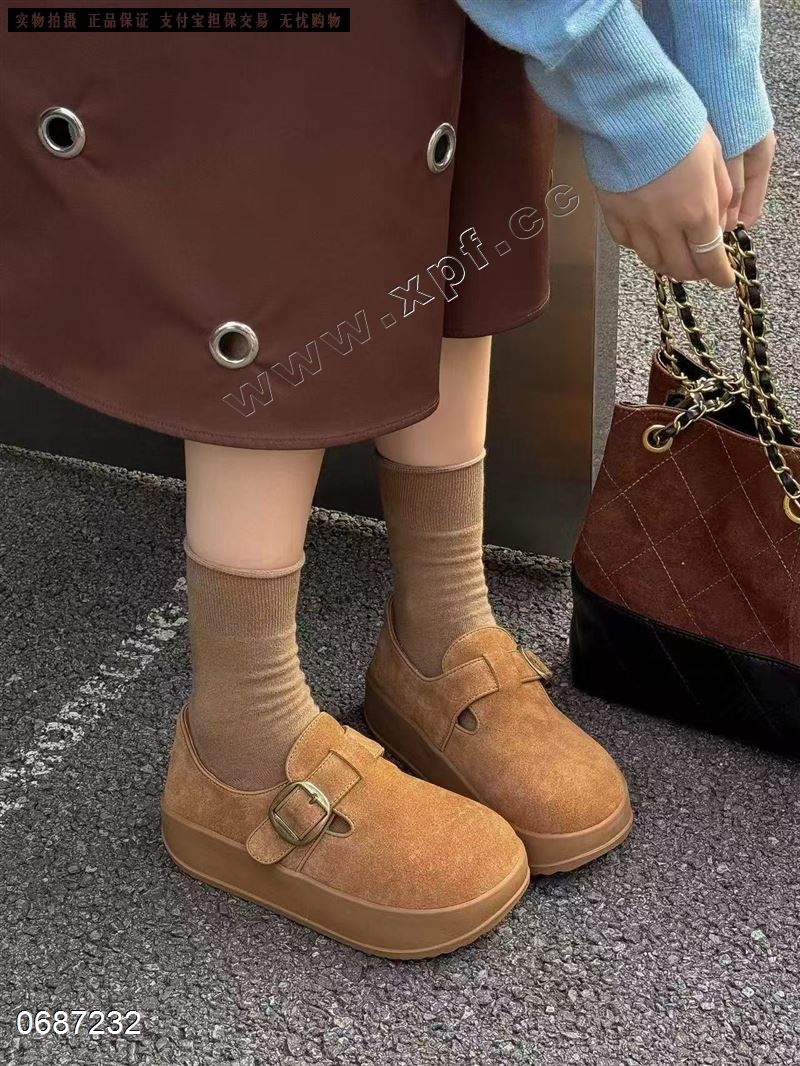 她她左右