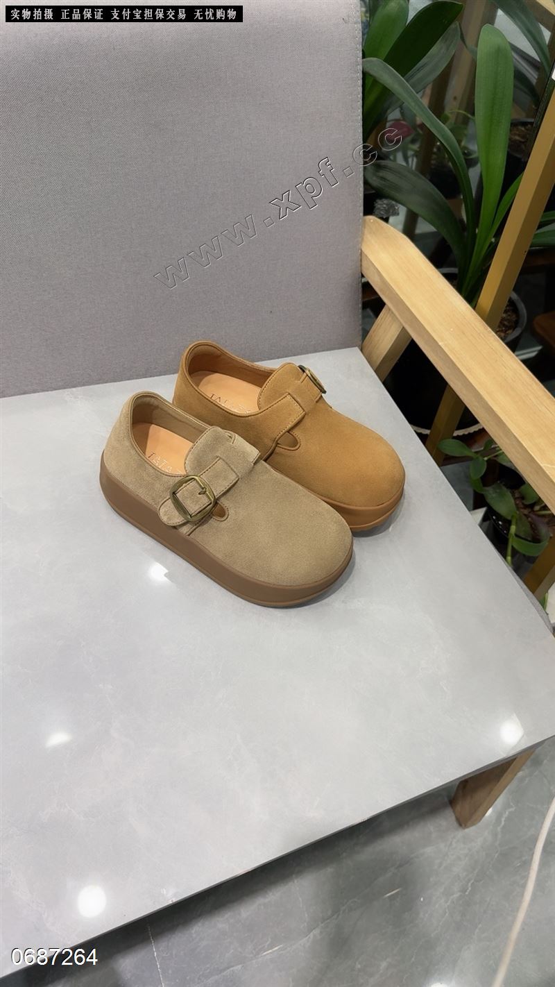 她她左右