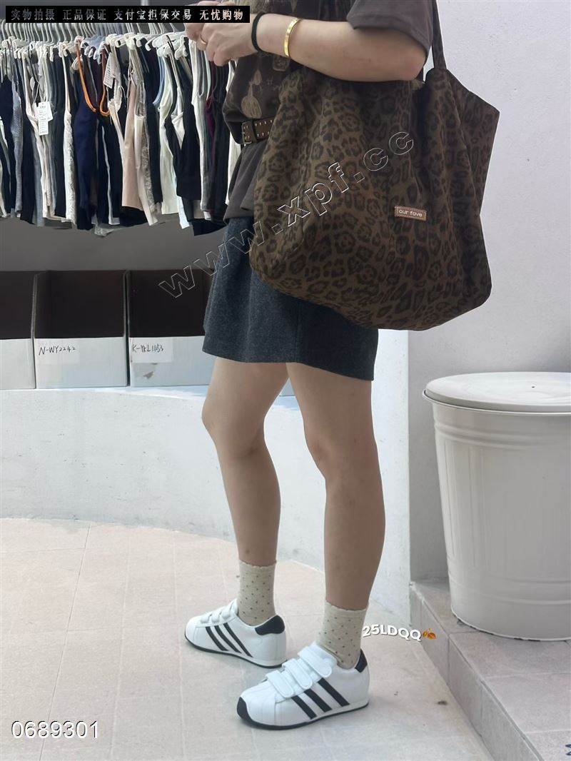蕾蒂琦琦21677