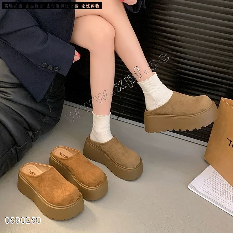 时尚厚底拖鞋