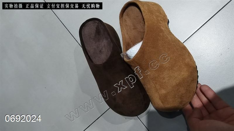 加绒拖鞋
