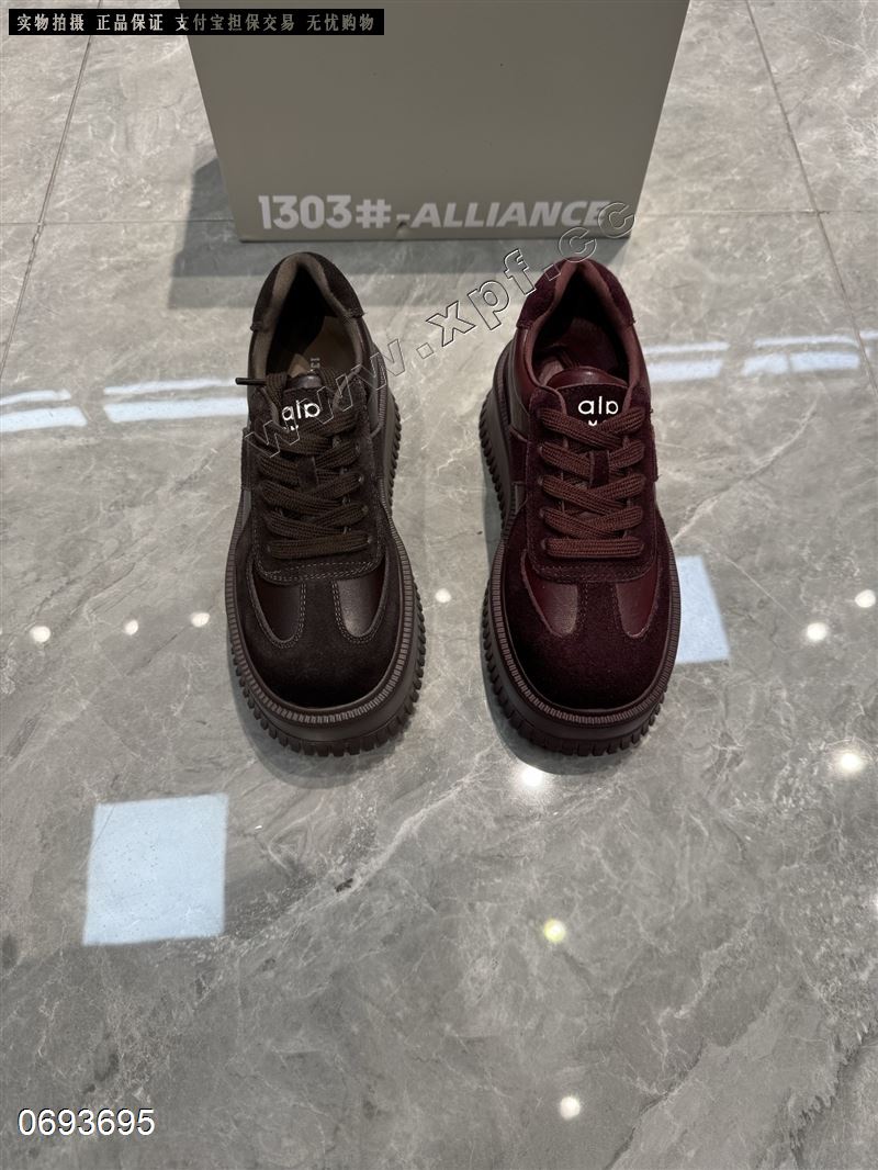 1303​品牌休闲鞋 25853