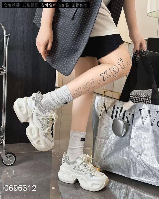 贝坤轩  5577788889