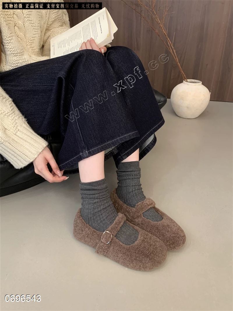 CKVV​  381022 棉里  灰色有，棕色只有688