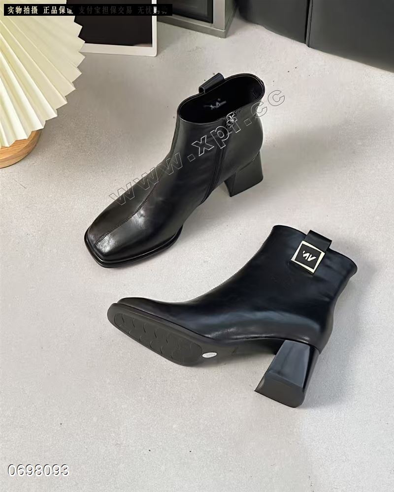 厚棉短靴  码子：666889900