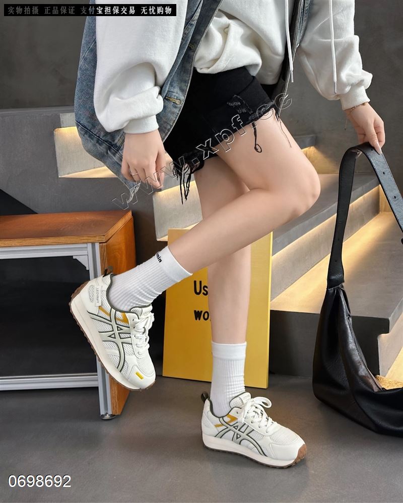 百莉萱​99-76​