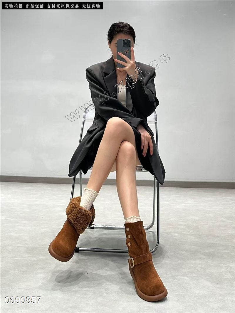 真皮加羊羔毛雪地靴