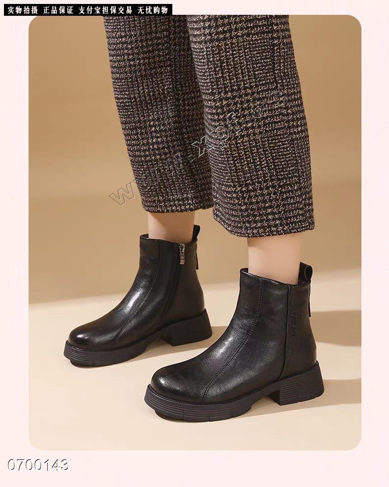 时尚羊毛绒里短靴