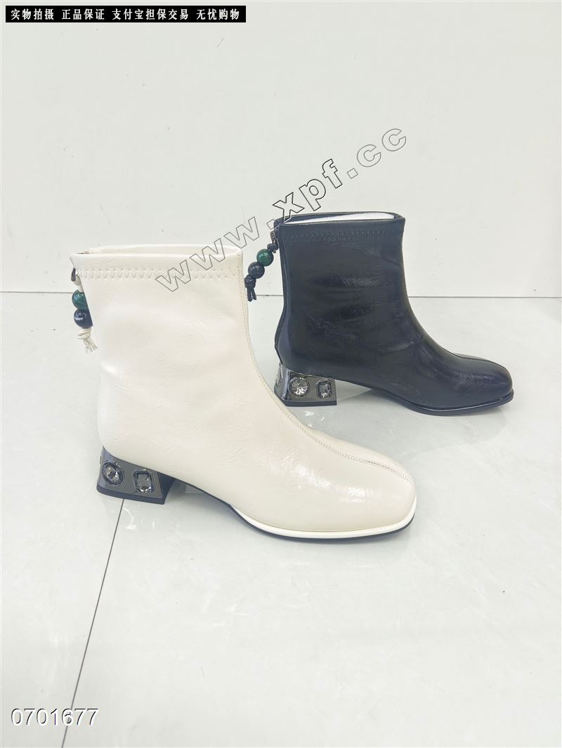 时尚短靴  内里麂皮绒