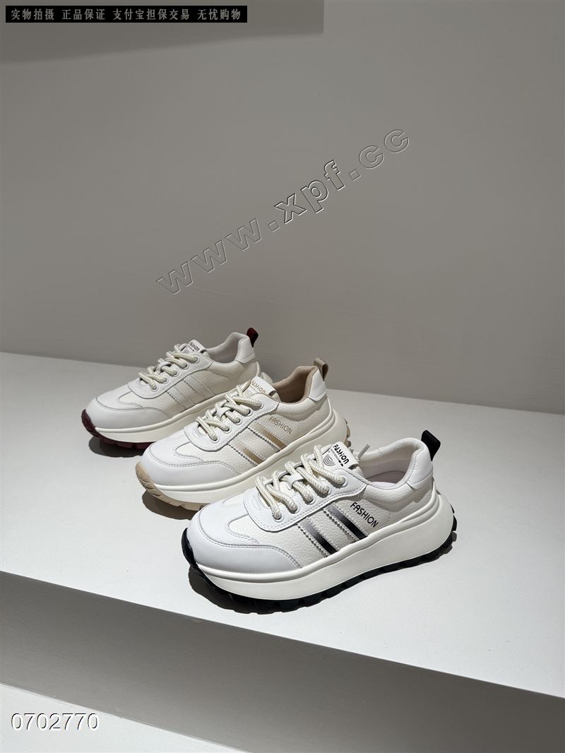 法国小熊休闲百搭运动鞋 66022