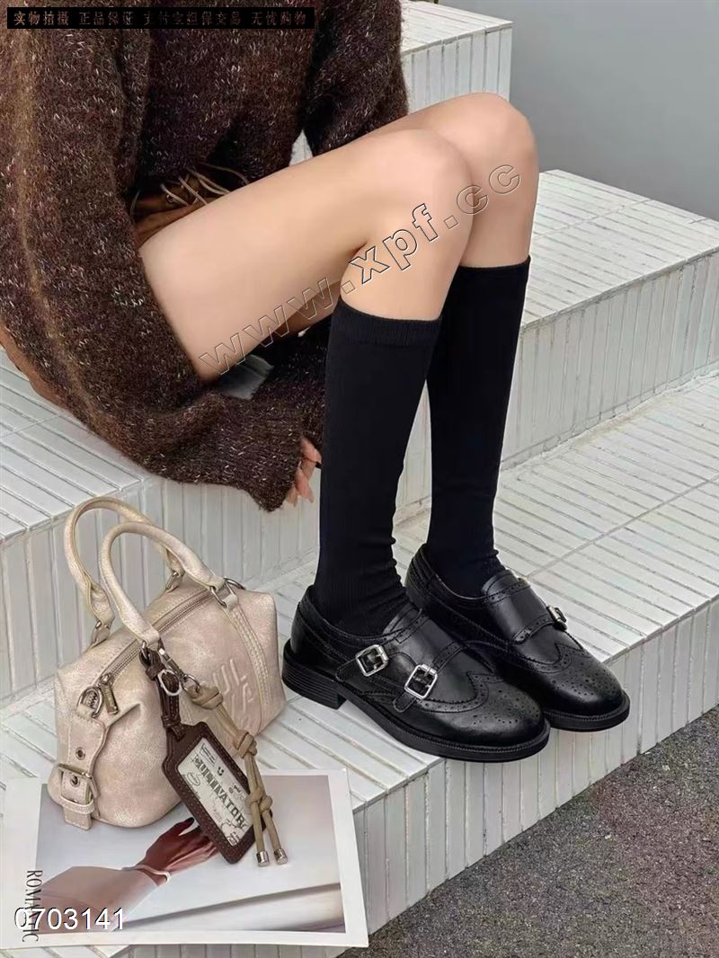 新款洛克雕花小单鞋 998-11