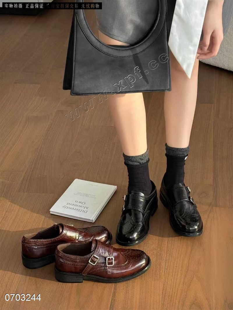 新款复古雕花孟克鞋圆头金属扣一脚蹬粗跟小皮鞋英伦风乐福鞋 621