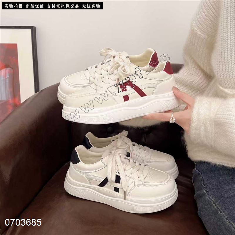 时尚休闲鞋发泡底小白鞋