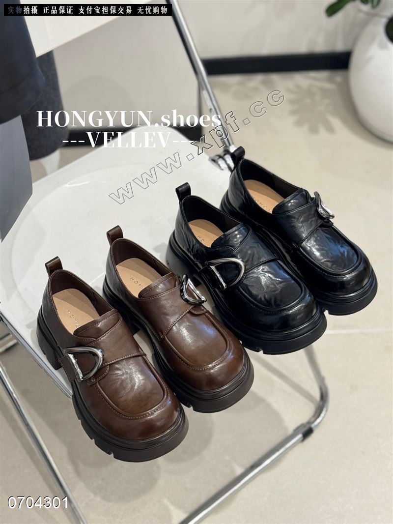 新款韩系魔术贴一脚蹬金属扣小皮鞋Z625