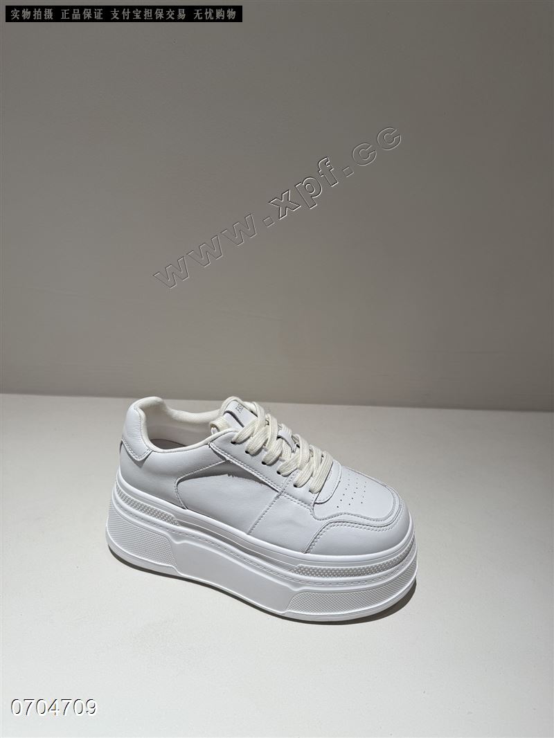 英国小熊超轻底休闲厚底小白鞋66027