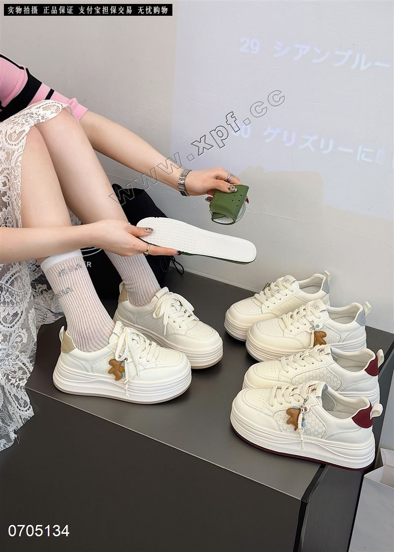 新款厚底休闲鞋学院风轻底松糕小白鞋2618