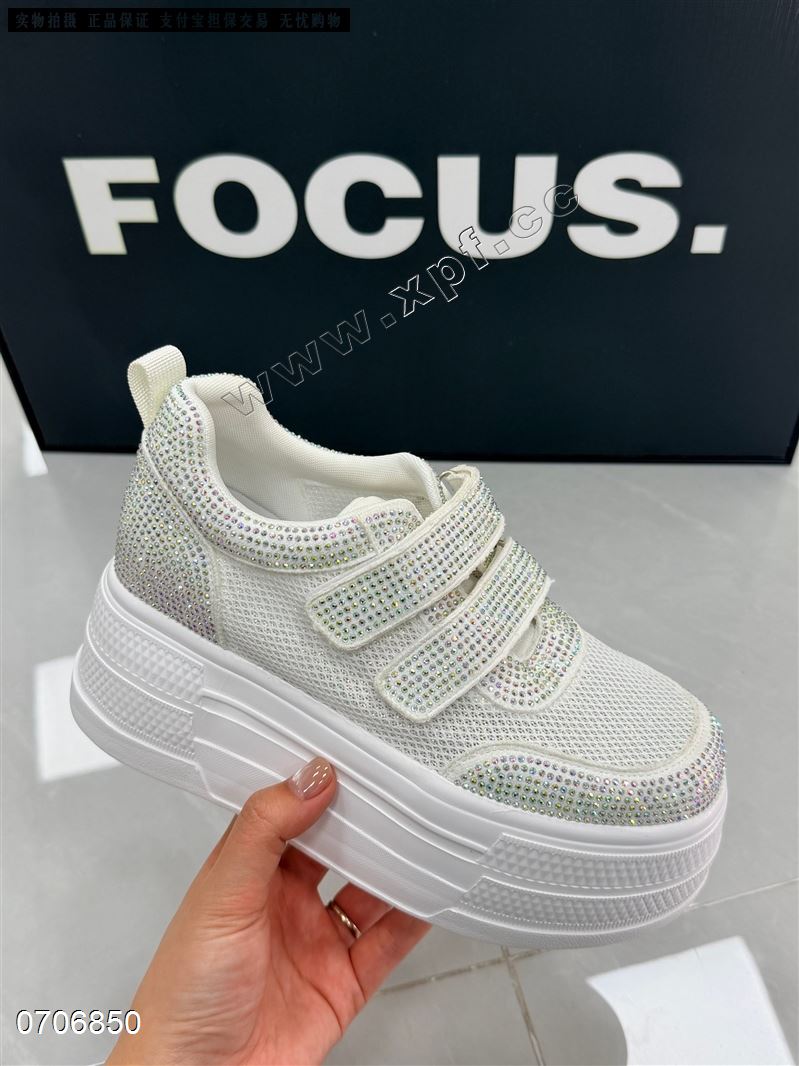 时尚休闲鞋523639