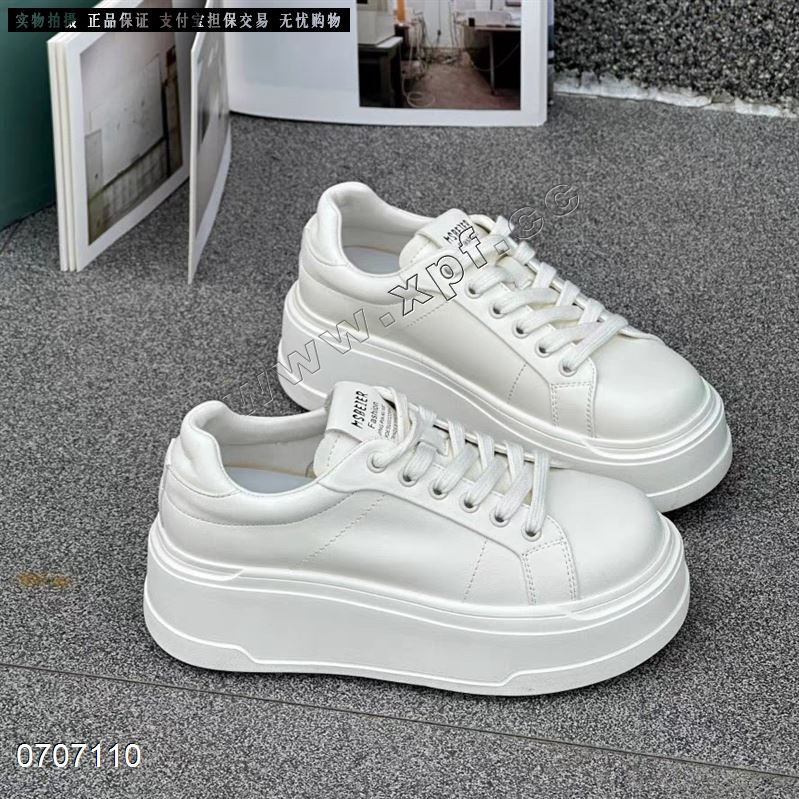 时尚休闲鞋8826-3