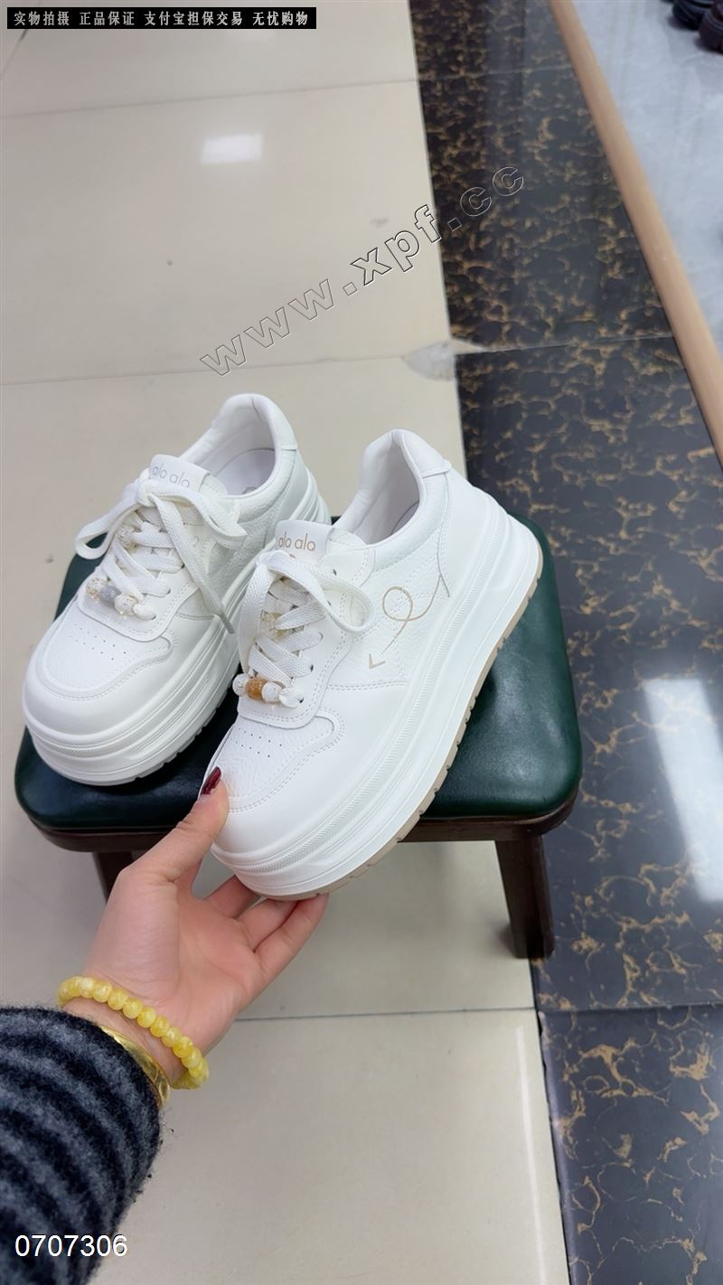 UNG 时尚休闲鞋小白鞋