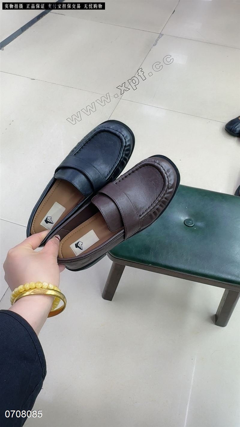 时尚软底软面单鞋