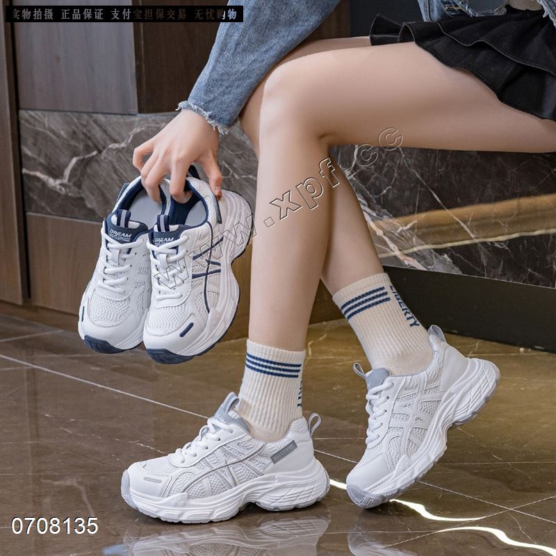 新款百搭舒适显瘦休闲运动鞋重工刺绣花纹8815