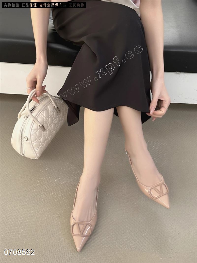 包头后空女凉鞋38016