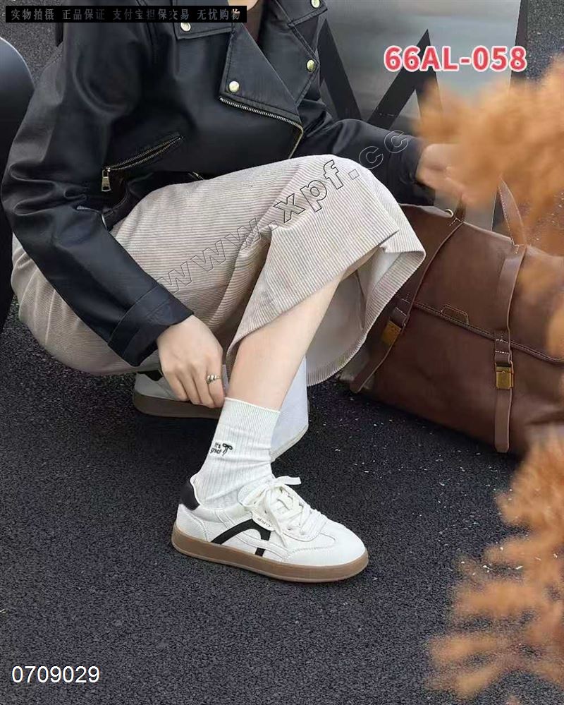 时尚休闲鞋小白鞋