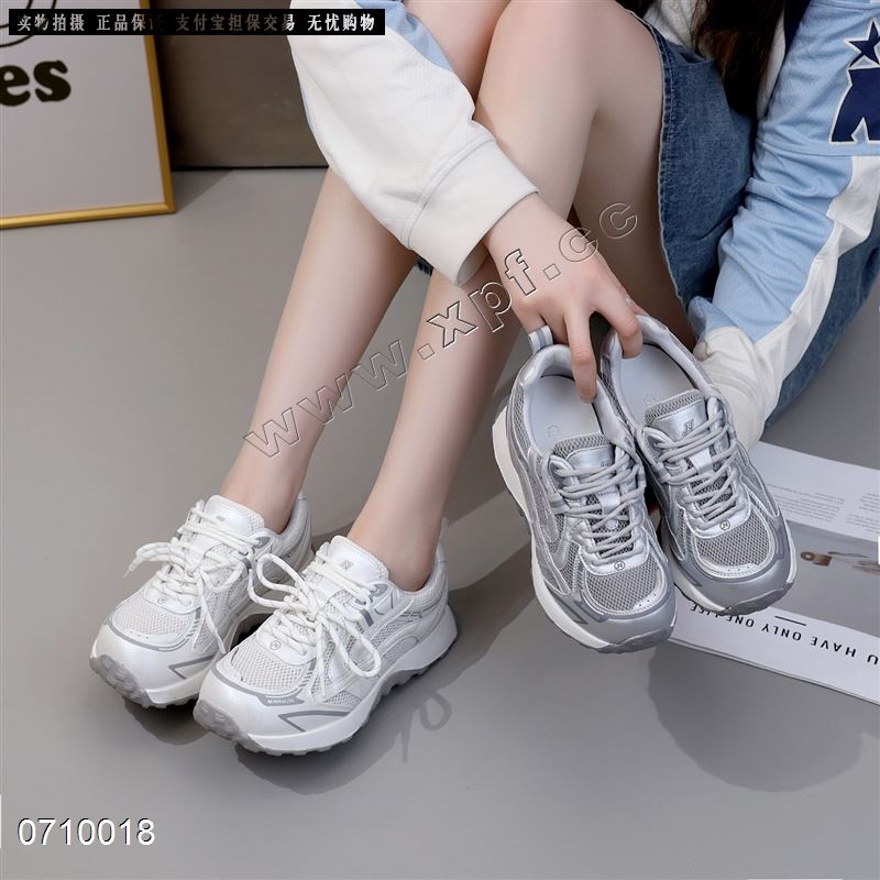 透气网面老爹鞋