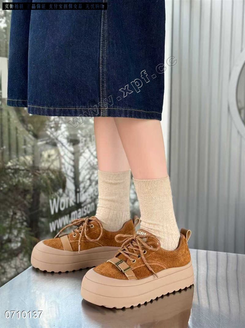 磨砂皮休闲鞋