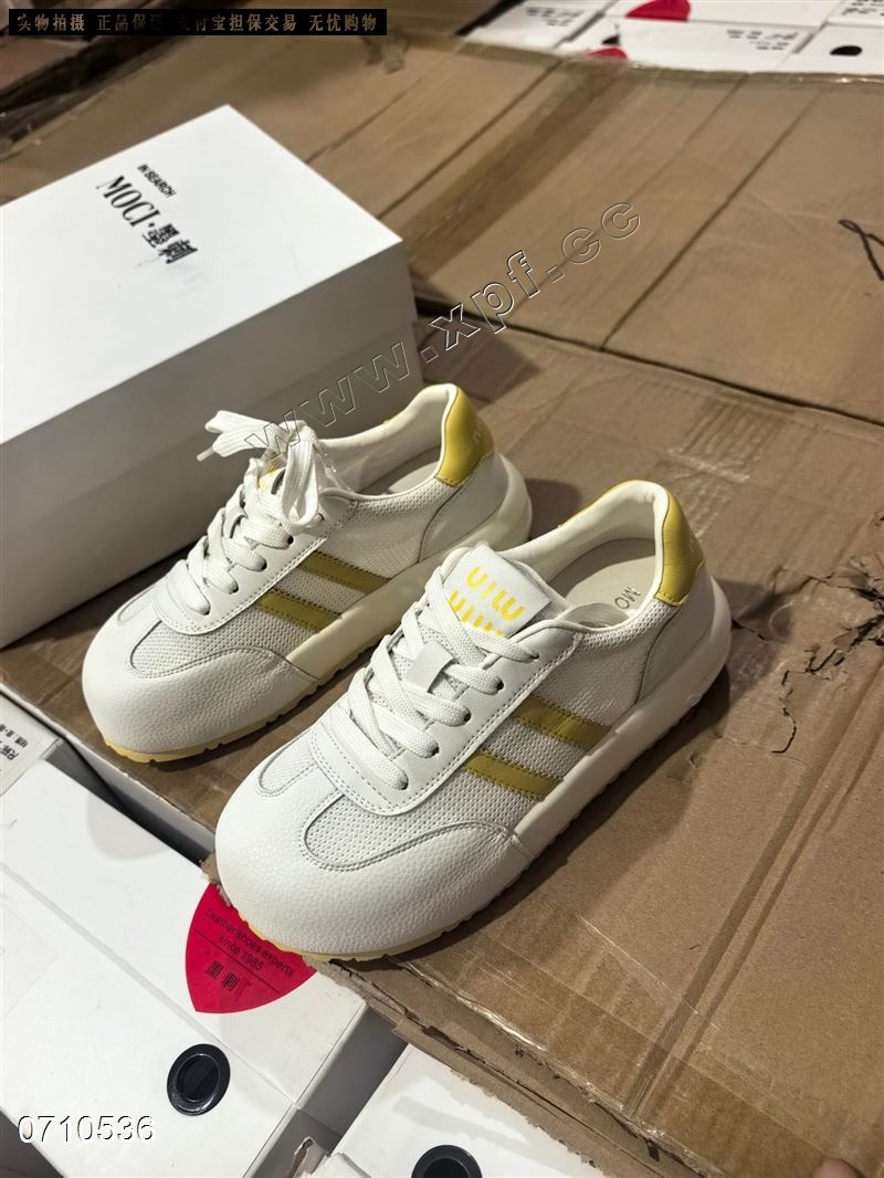 时尚休闲鞋9115-3