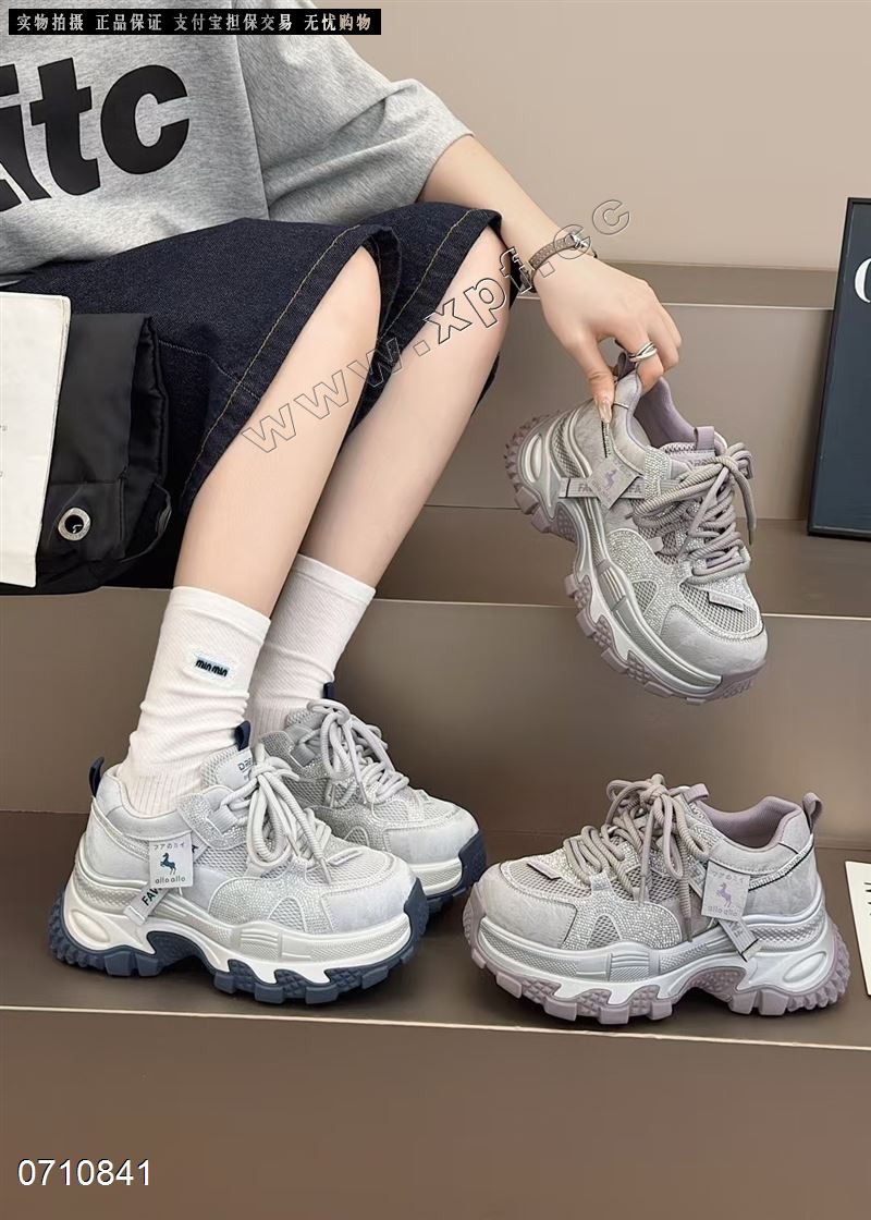 双色发泡底休闲鞋