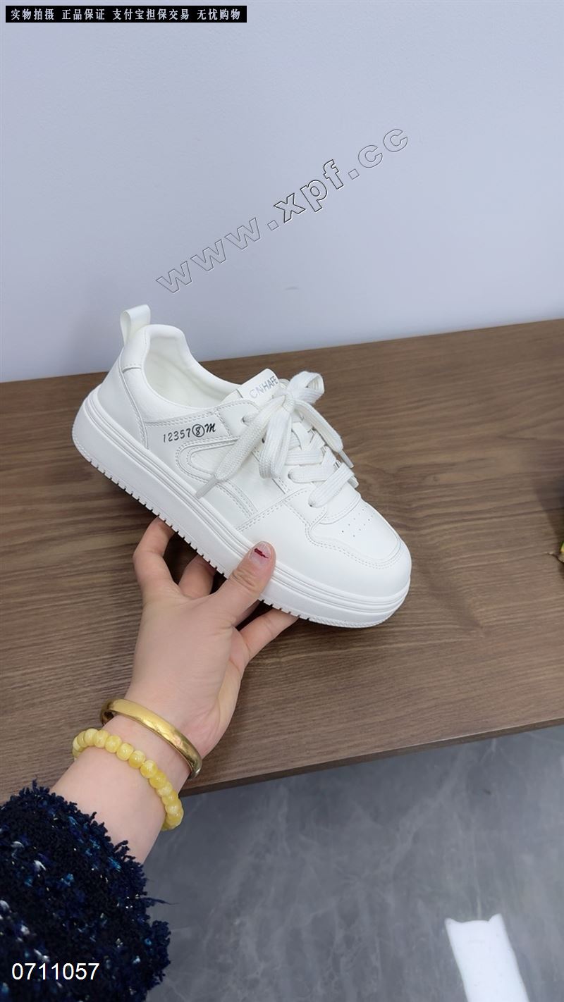 时尚休闲鞋小白鞋