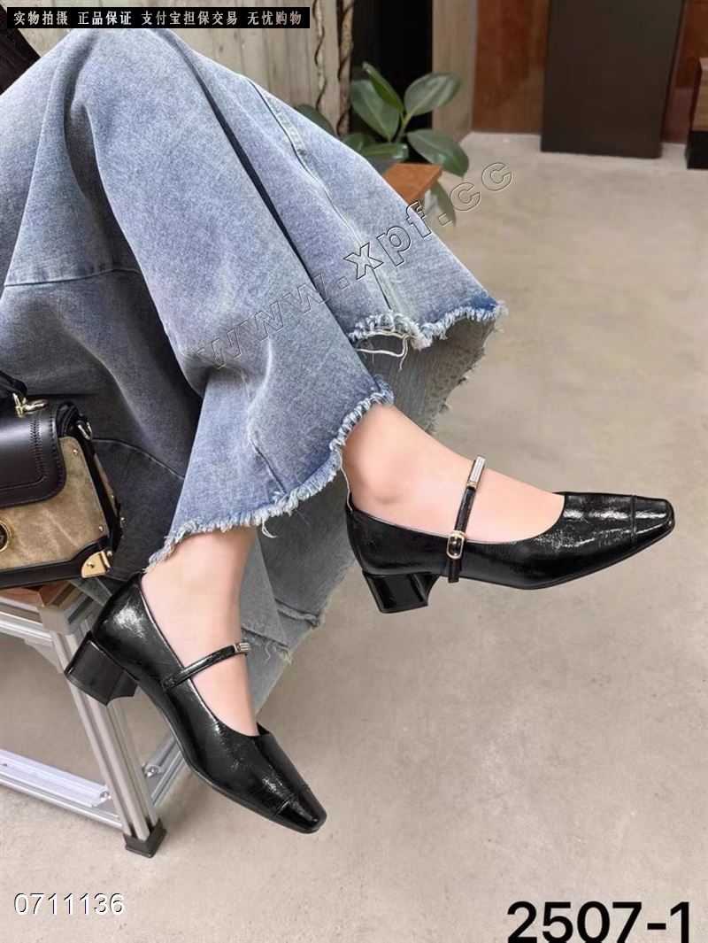 时尚单鞋773-9  黑色56667889红色5577米色569特价