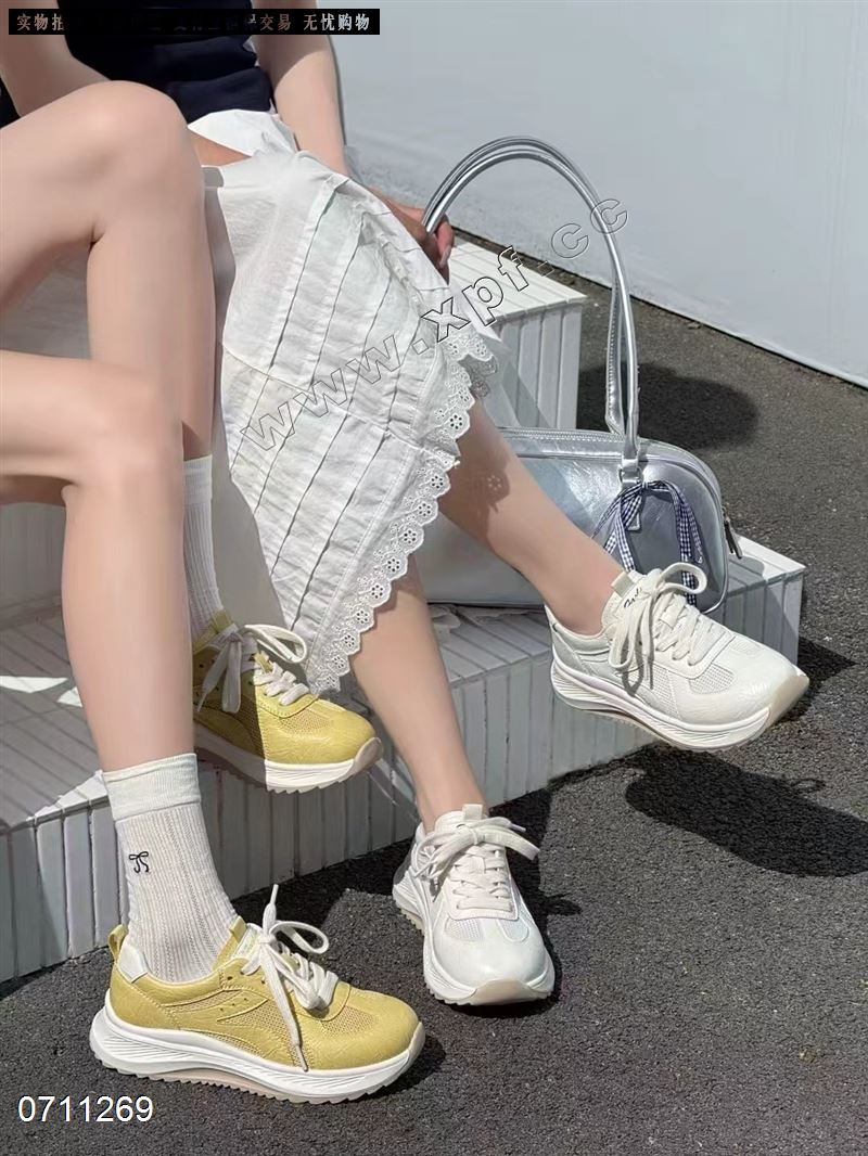 发泡底透气网鞋