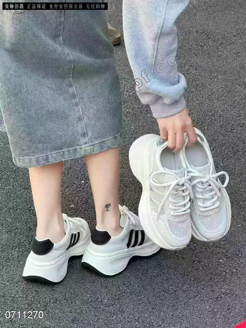 发泡底休闲老爹鞋