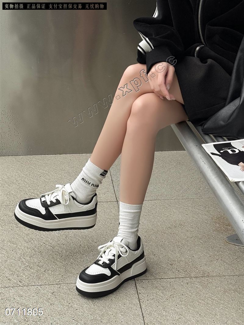 新款百搭经典搭扣做旧款厚底休闲小白鞋SA6852