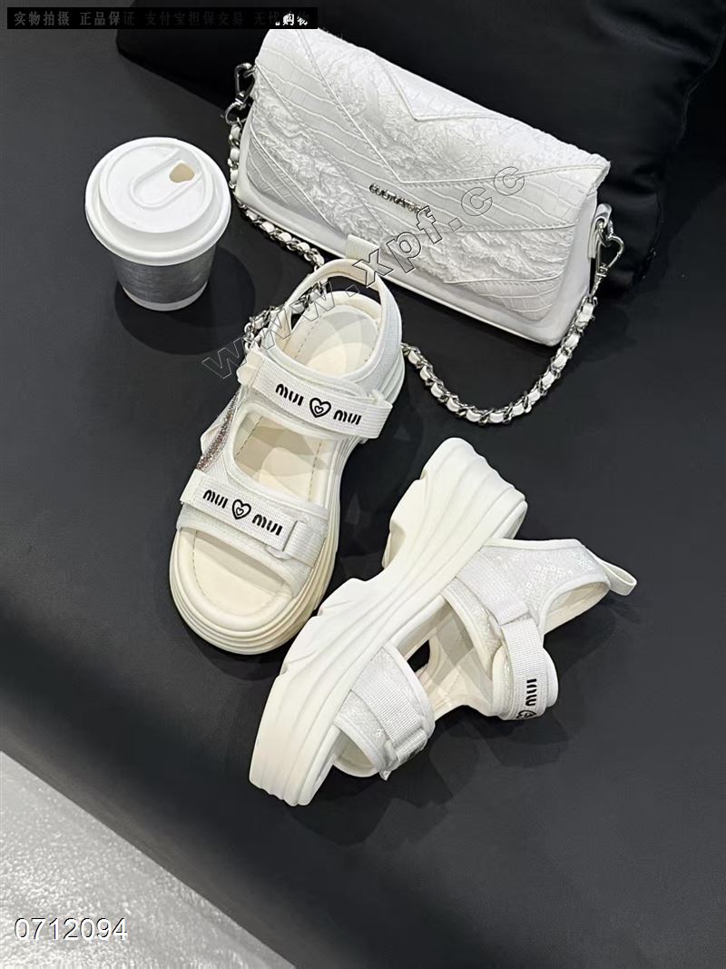 新款厚底女凉鞋11599