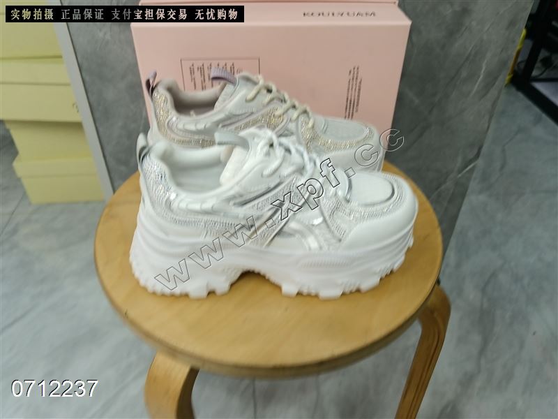 镂空透网休闲鞋