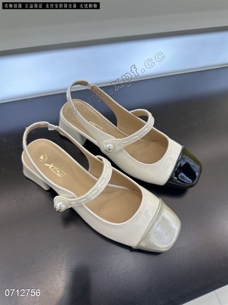 新款包头凉鞋8332