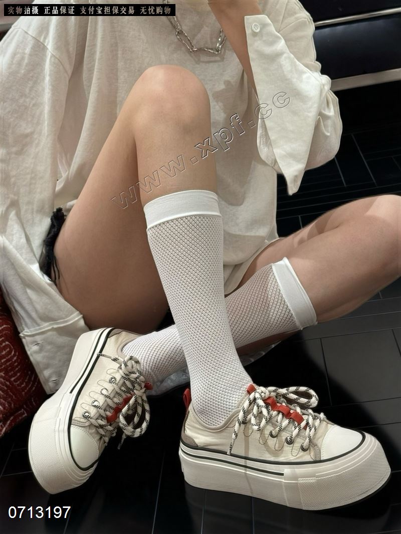 新款厚底休闲鞋休闲厚底撞色百搭真皮板鞋 7771