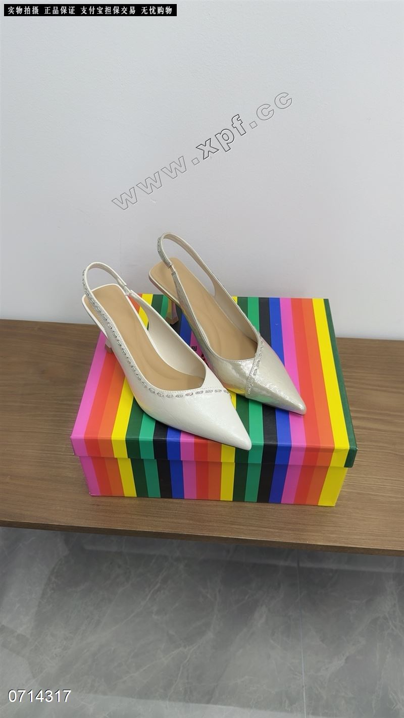 包头后空女凉鞋