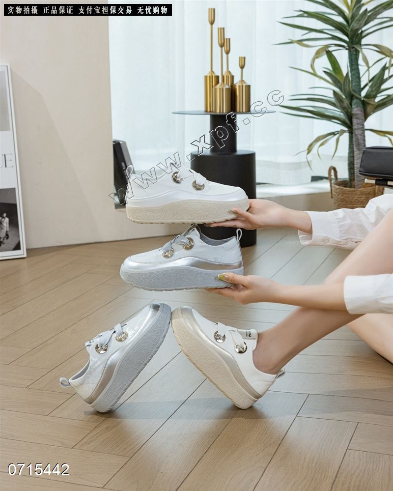 新款潮流百搭简约学院风运动休闲板鞋 2661